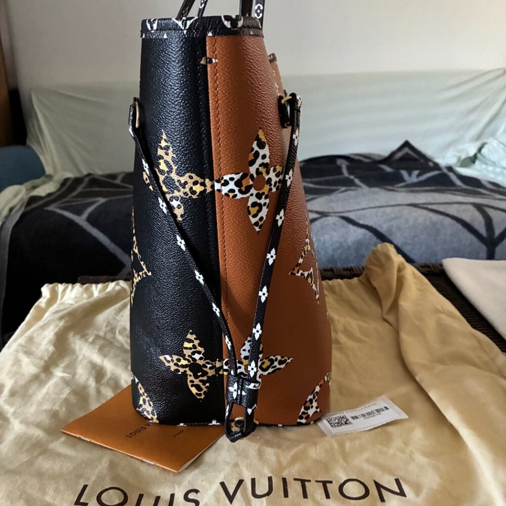Louis Vuitton Neverfull MM Tote in Jungle Print - Picture 8 of 16